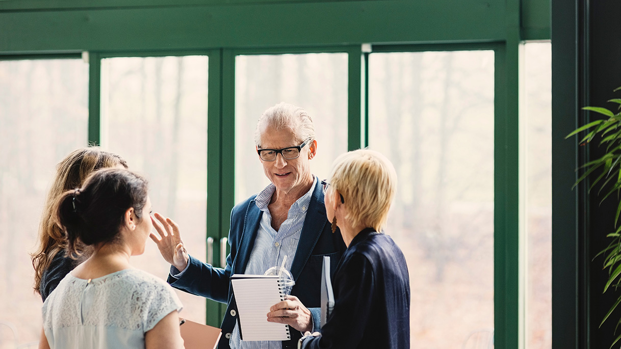 4 colleagues having a discussion after a meeting 